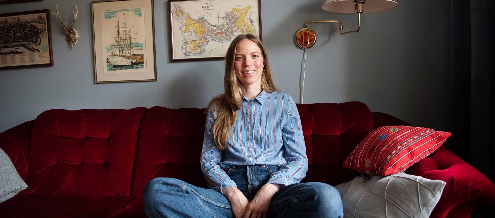 Malin hemma på sin gård