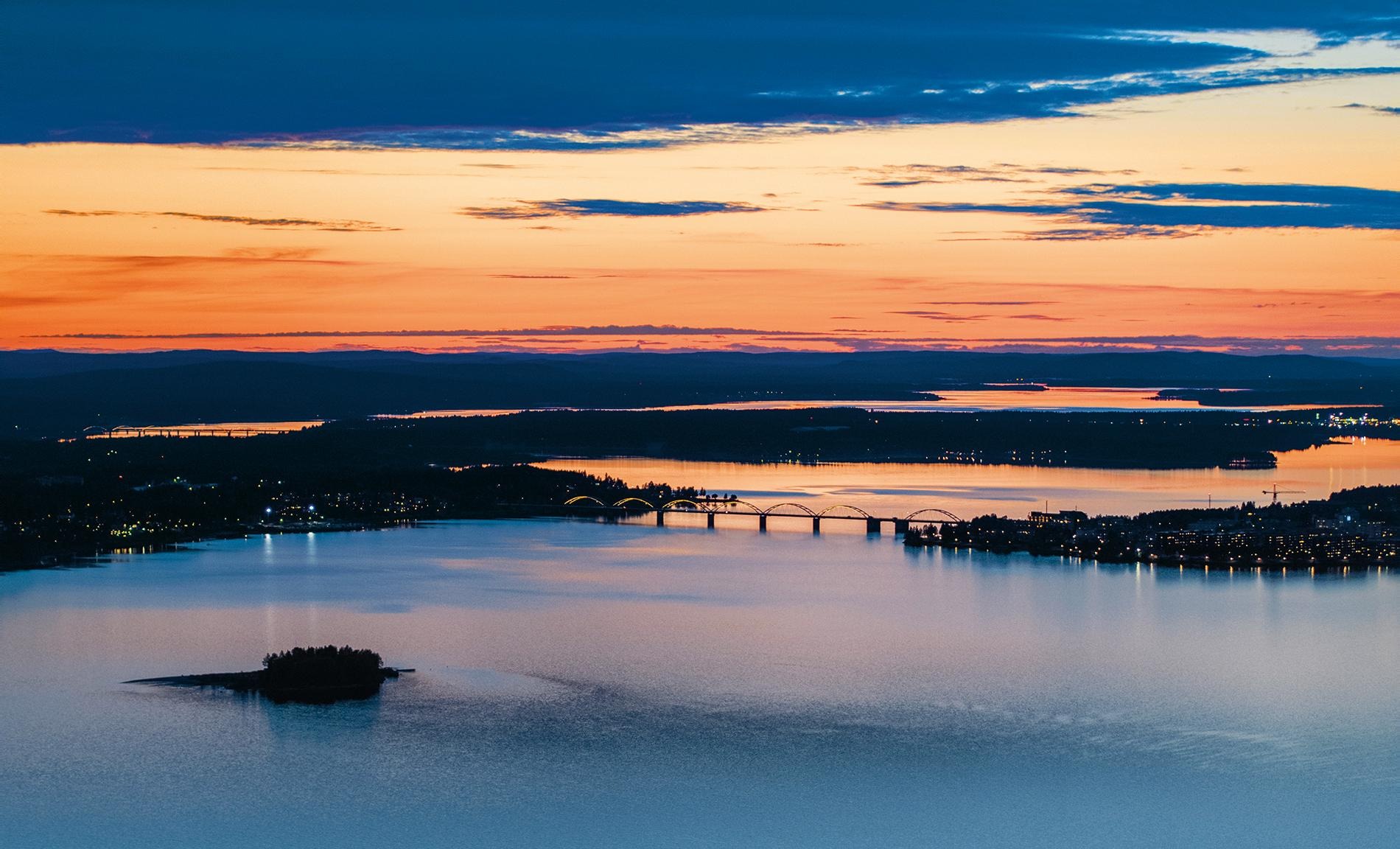 Bergnäsbron i skymningsljus